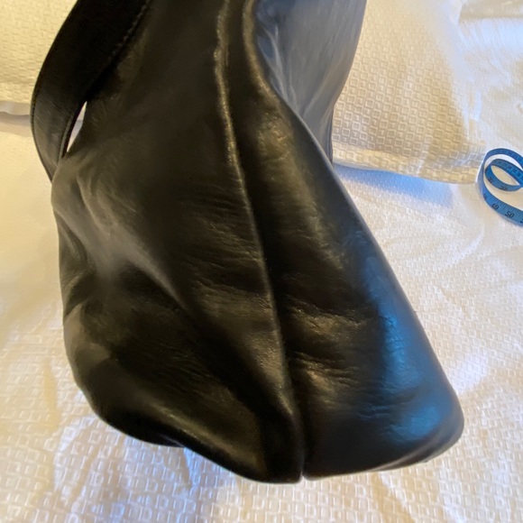 Neiman Marcus Executive Messenger Tote - Picture 6 of 10